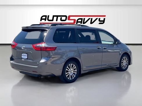 Used 2020 Toyota Sienna XLE FWD image 7