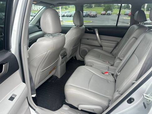 Used 2013 Toyota Highlander SE AWD/4WD image 10