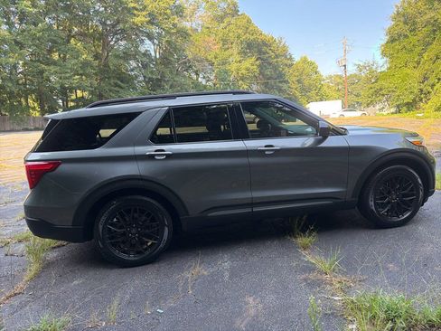Used 2022 Ford Explorer XLT w/ Equipment Group 202A RWD image 8