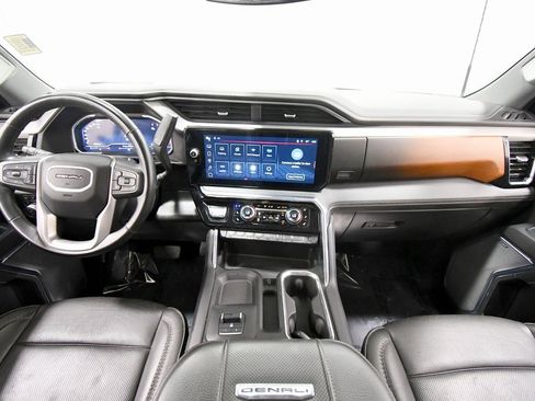 Used 2024 GMC Sierra 2500 Denali image 3