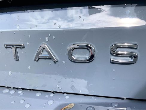 Certified 2024 Volkswagen Taos SE w/ Panoramic Sunroof Package image 7