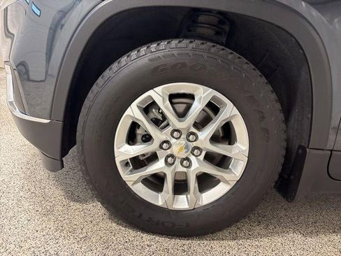 Used 2021 Chevrolet Traverse LT image 15