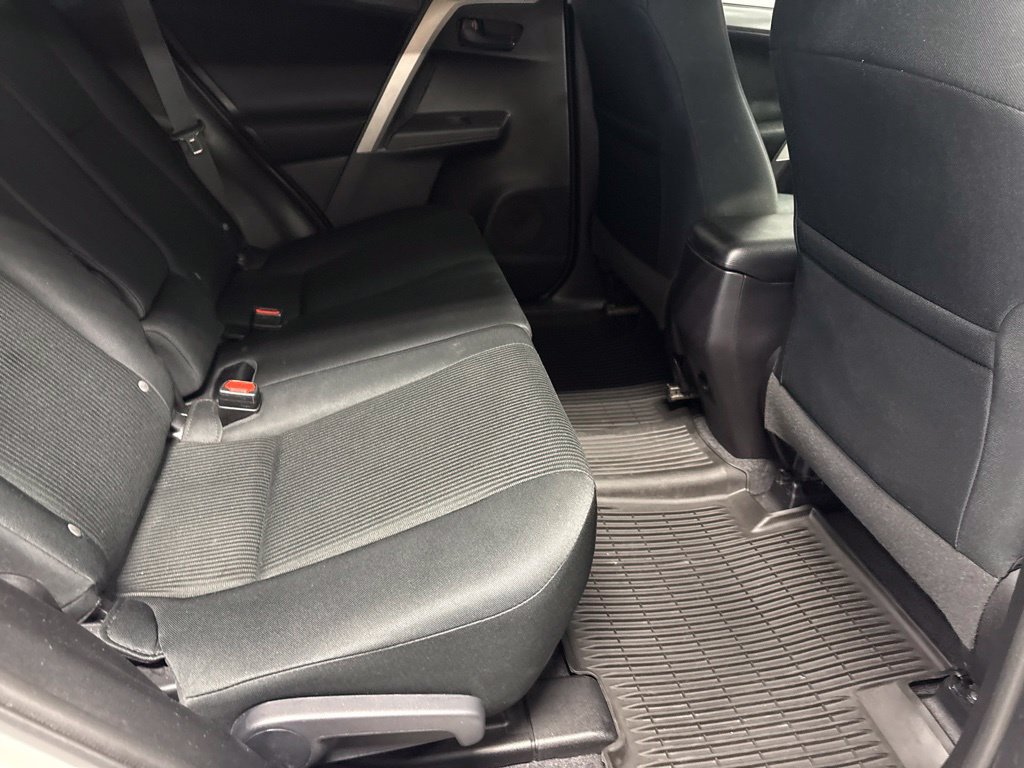 Used 2016 Toyota RAV4 LE AWD/4WD image 9