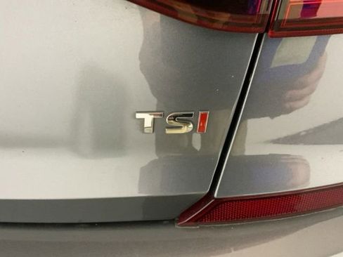 Used 2018 Volkswagen Passat 2.0T SE FWD image 13