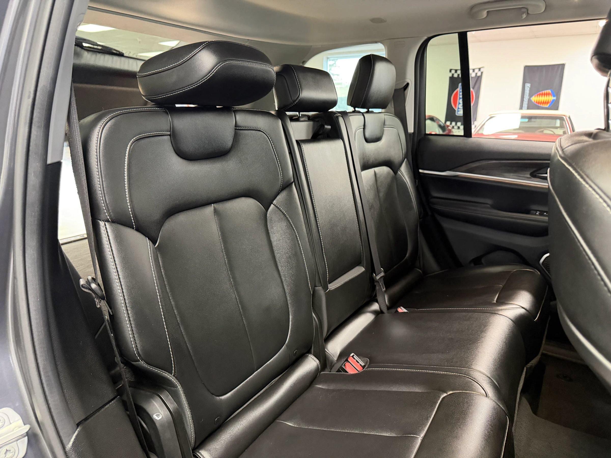 Used 2023 Jeep Grand Cherokee 4WD 4xe image 21