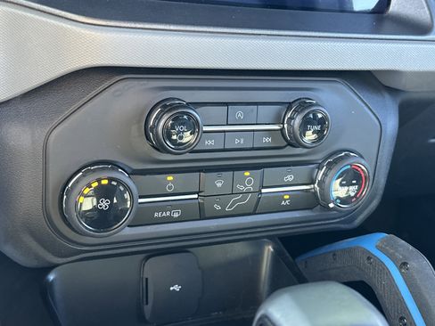 Used 2024 Ford Bronco Black Diamond image 22