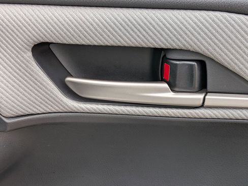 Used 2025 Toyota Camry SE w/ Convenience Package image 34