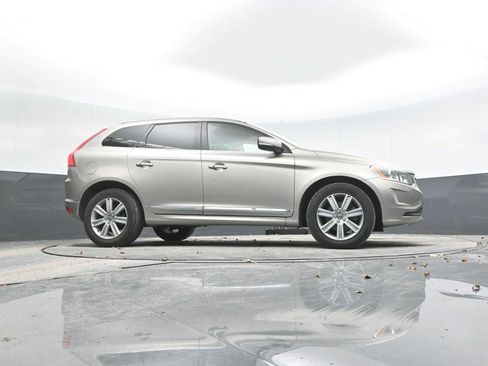 Used 2016 Volvo XC60 T6 w/ Proximity Package image 37