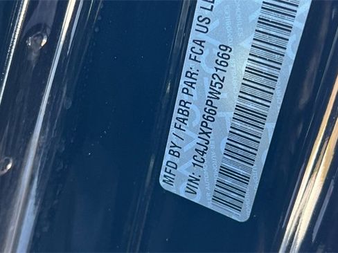 Used 2023 Jeep Wrangler Unlimited Sahara image 39