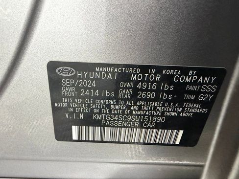 Used 2025 Genesis G70 2.5T image 36