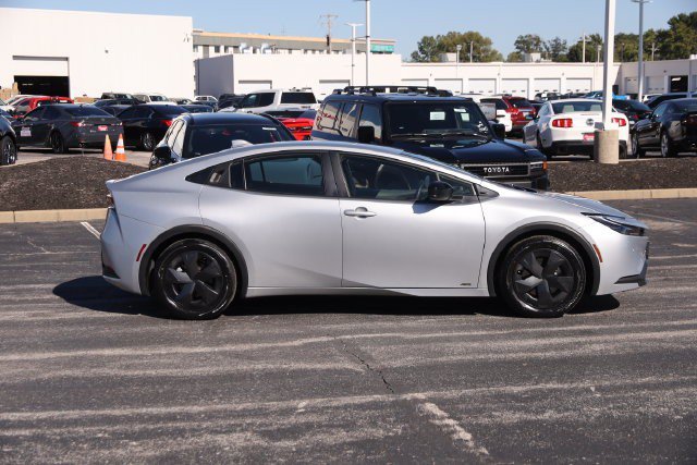 Used 2025 Toyota Prius LE AWD/4WD image 5