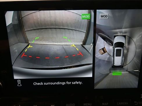 Used 2025 Nissan Pathfinder SL image 32