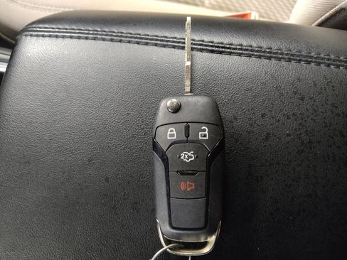 Used 2023 Ford Explorer 4WD image 32