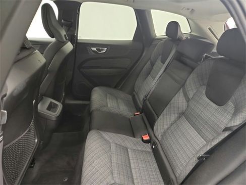 Used 2023 Volvo XC60 B5 Core image 28