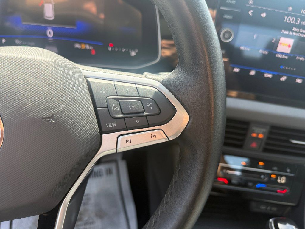 Used 2025 Volkswagen Jetta SE FWD image 22