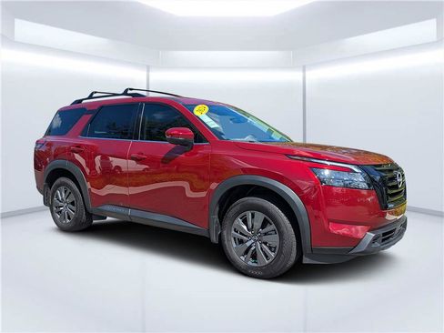 Used 2024 Nissan Pathfinder SV w/ SV Premium Package FWD image 2