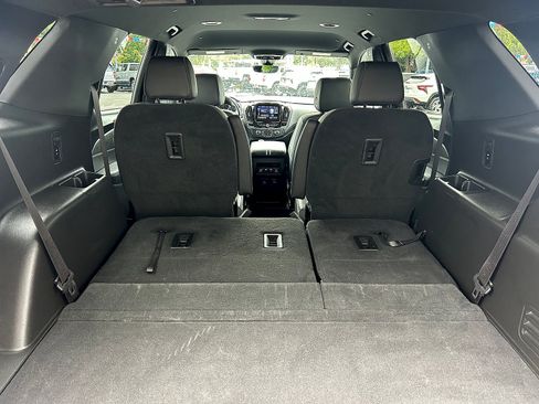 Used 2023 Chevrolet Traverse RS FWD image 29