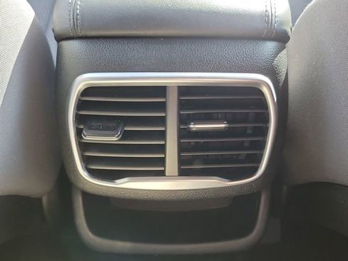 Used 2020 Hyundai Santa Fe SE image 19