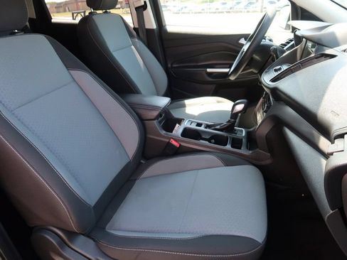 Used 2019 Ford Escape SE FWD image 9