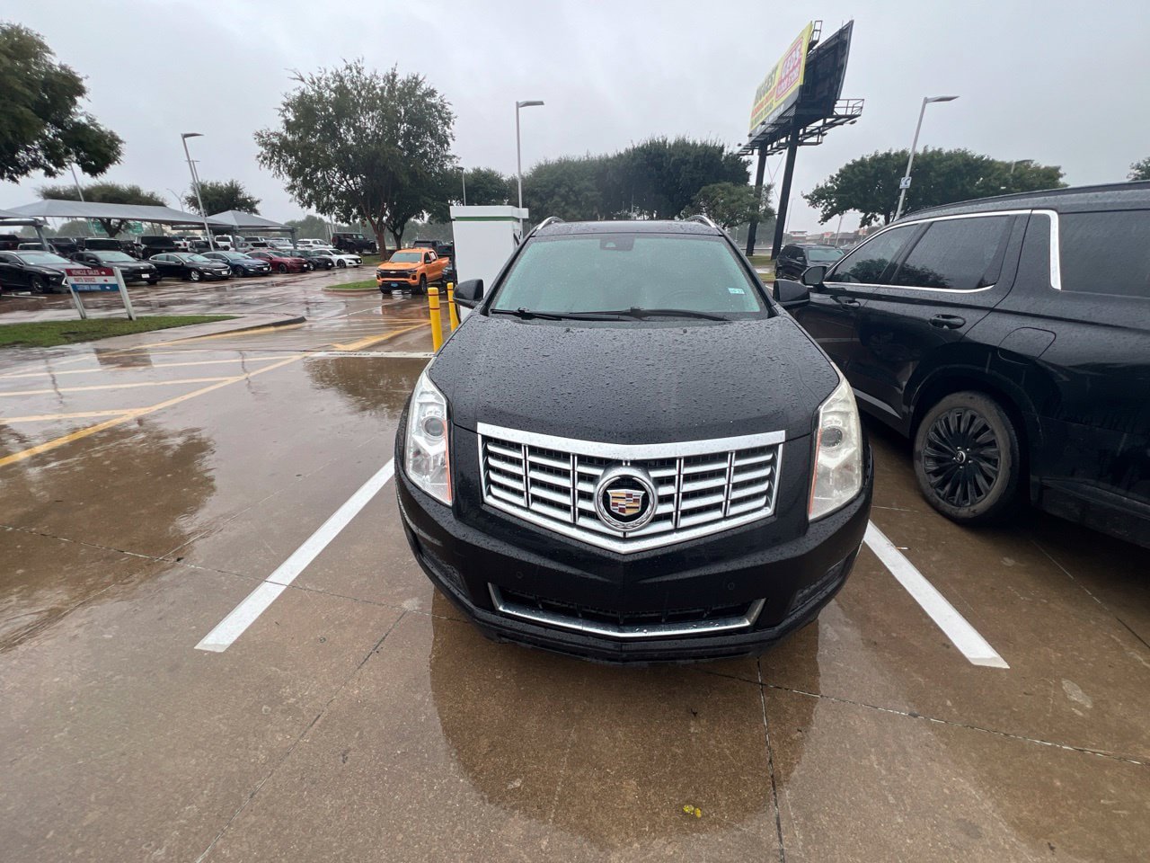 Used 2015 Cadillac SRX Luxury w/ Driver Awareness Package FWD image 2