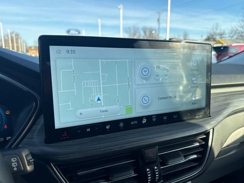 Used 2025 Ford Escape Platinum image 35