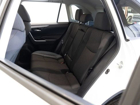 Used 2019 Toyota RAV4 XLE w/ Carpet Mat Package AWD/4WD image 19
