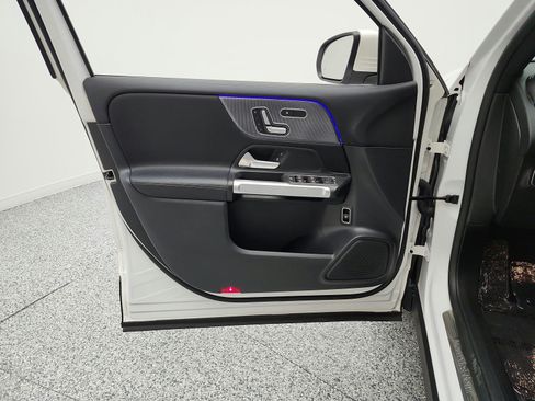 Used 2022 Mercedes-Benz GLB 250 image 12