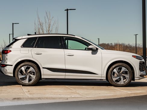 Certified 2025 Audi Q6 e-tron Premium Plus w/ Premium Plus AWD/4WD image 3
