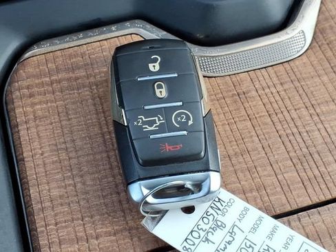 Used 2019 RAM 1500 Laramie Longhorn AWD/4WD image 17