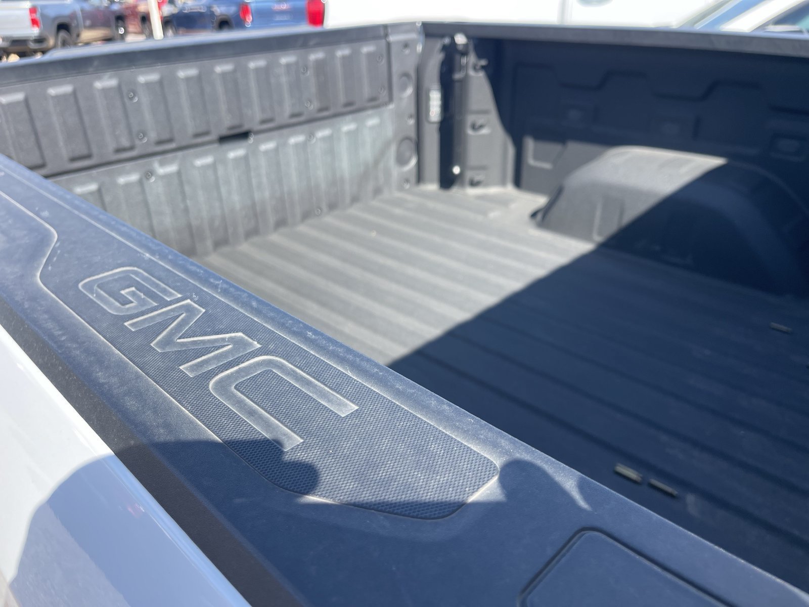 Used 2022 GMC Sierra 1500 AT4 w/ AT4 Premium Package AWD/4WD image 8