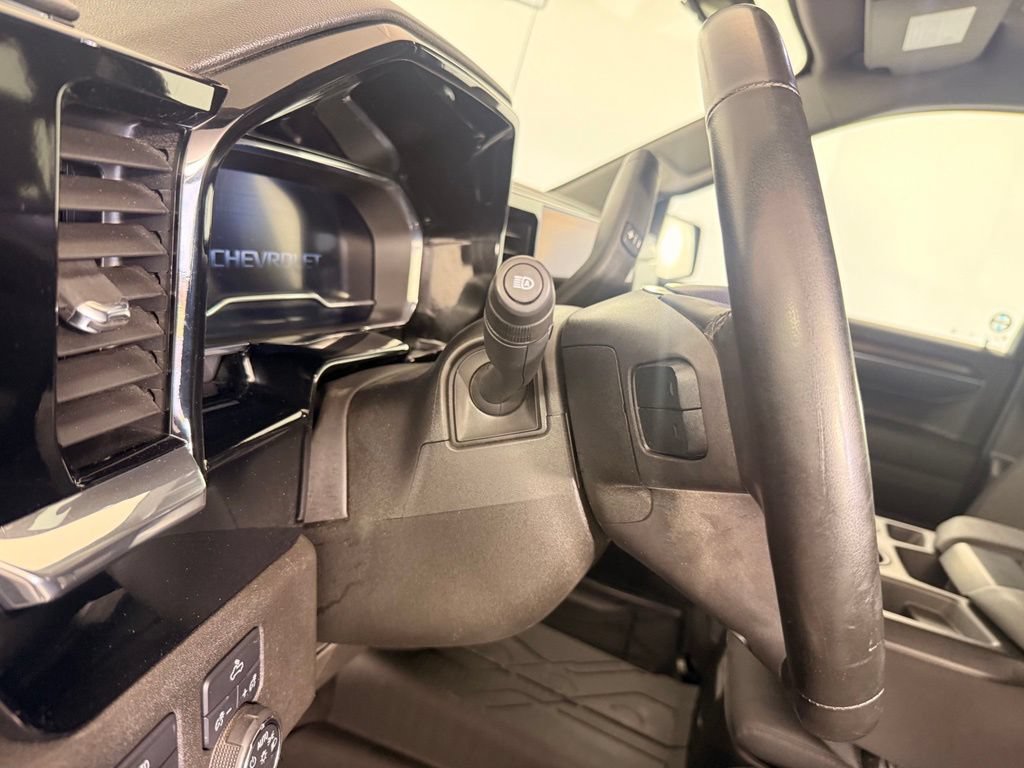 Used 2024 Chevrolet Silverado 1500 RST AWD/4WD image 31