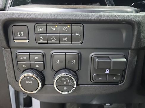 New 2026 Chevrolet Suburban Premier AWD/4WD image 28