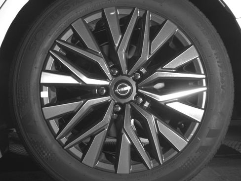 Used 2025 Nissan Altima 2.5 SV FWD image 17