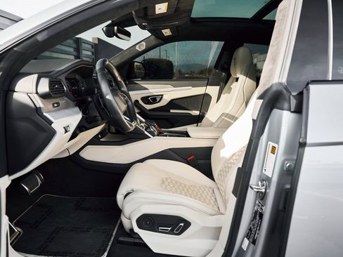 Used 2021 Lamborghini Urus image 24