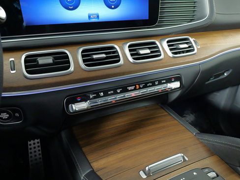 Used 2024 Mercedes-Benz GLS 450 4MATIC w/ AMG Line Exterior image 66