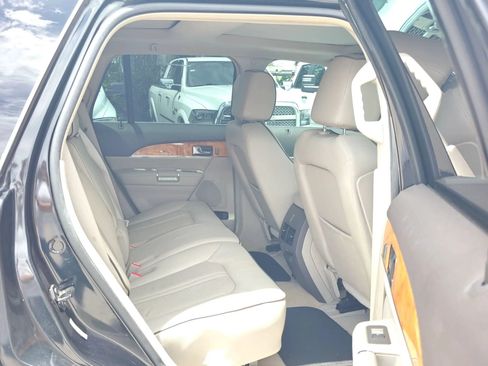 Used 2013 Lincoln MKX FWD image 17