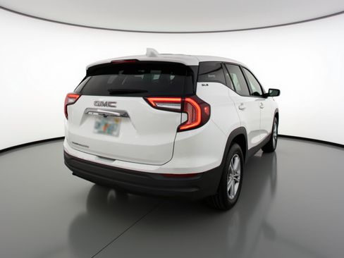 Used 2024 GMC Terrain SLE FWD image 9