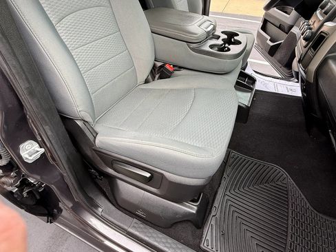 Used 2019 RAM 1500 Classic SLT AWD/4WD image 16