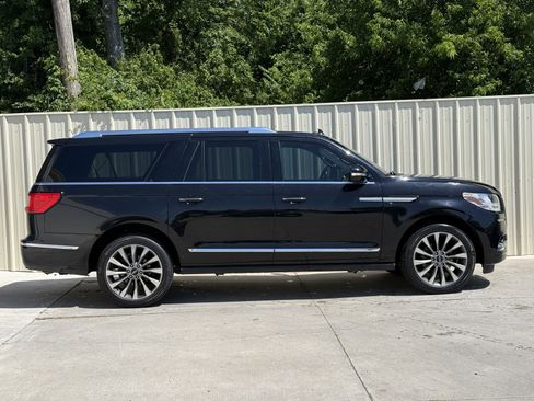 Used 2020 Lincoln Navigator L Reserve RWD image 4