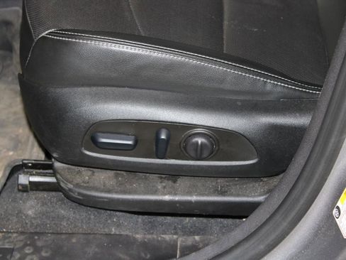 Used 2024 GMC Terrain SLT w/ Tech Package image 16