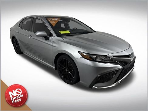 Used 2021 Toyota Camry XSE image 1