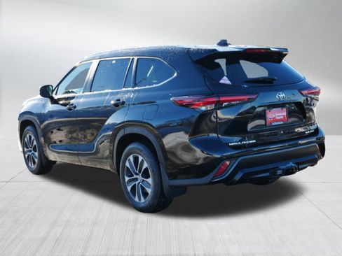 Certified 2026 Toyota Highlander XLE image 5