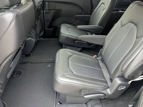 New 2026 Chrysler Pacifica Select FWD image 26