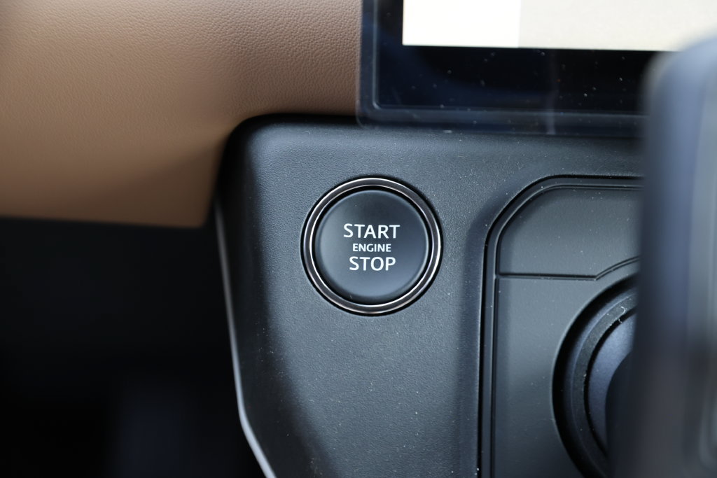 New 2026 Land Rover Defender 130 X-Dynamic SE AWD/4WD image 24