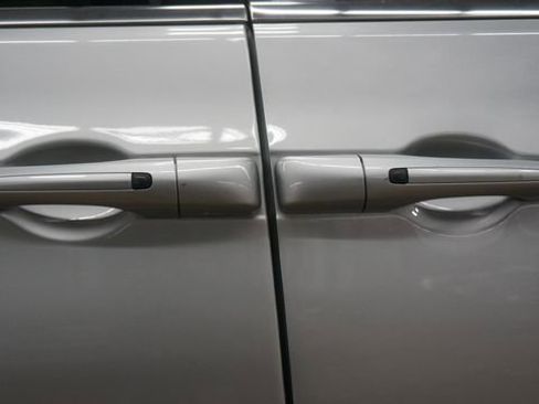 Used 2024 Chrysler Pacifica Touring-L image 88