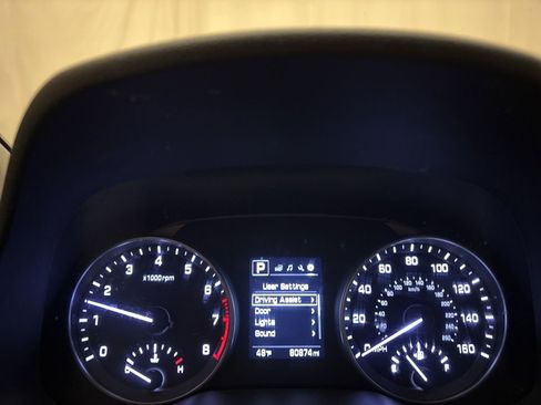 Used 2017 Hyundai Elantra Limited image 13