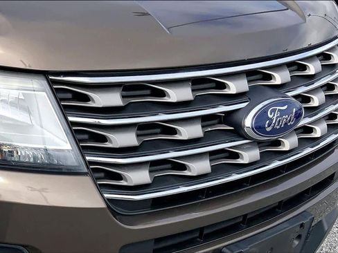 Used 2016 Ford Explorer XLT w/ Equipment Group 202A image 29