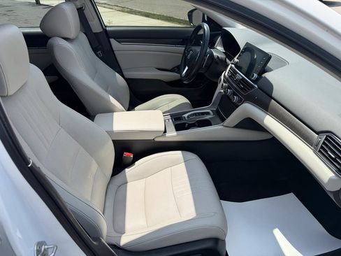 Used 2018 Honda Accord Touring image 18