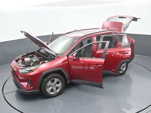 Used 2025 Toyota RAV4 XLE image 67