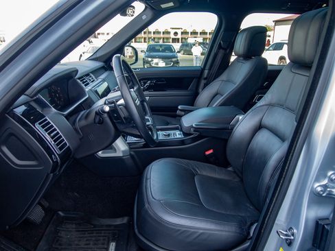 Used 2020 Land Rover Range Rover HSE image 14